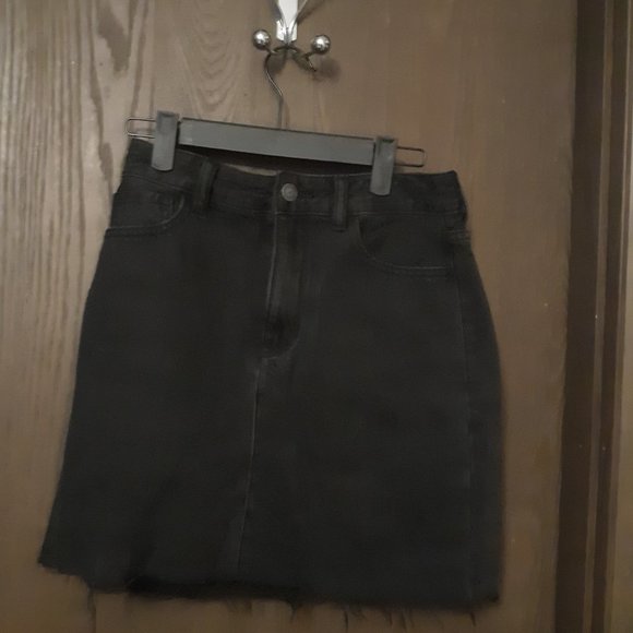 Hollister Black Denim Skirt - Picture 1 of 1
